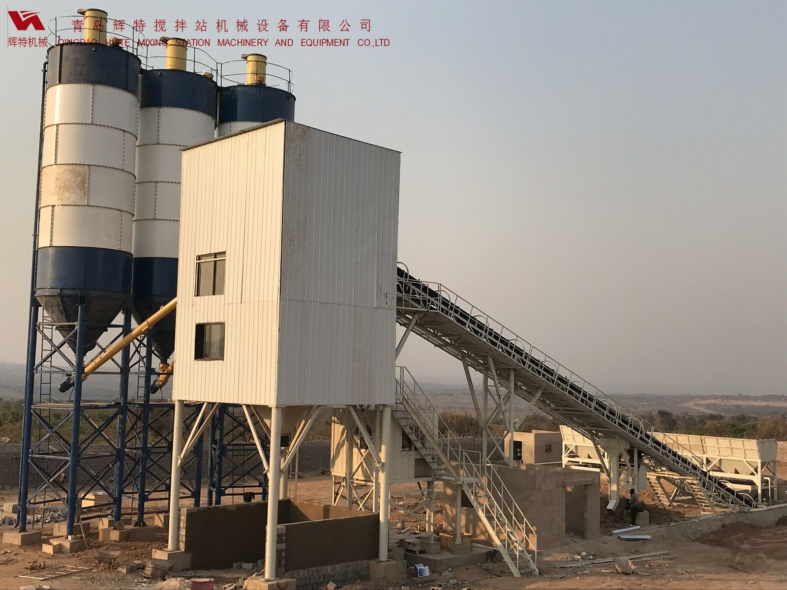 輝特混凝土攪拌站HZS120采用國內外知名品牌,大大降低了設備故障率 輝特混凝土攪拌站HZS120采用國內外知名品牌,大大降低了設備故障率