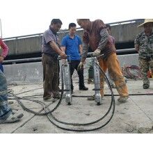 巖石開采機械設備液壓劈巖機使用方法