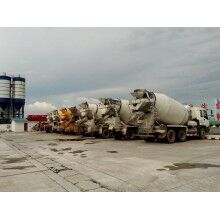 租賃混凝土灌車(chē),攪拌運(yùn)輸車(chē)